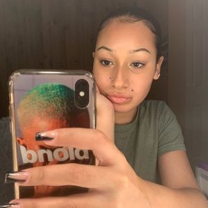 Meet your Posher, Amaya